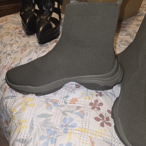 STEVE MADDEN MENS 10 SOCK BOOT  LUXURY OLIVE - Picture 7 of 8